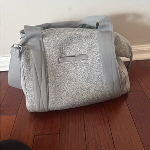 dange Dover medium duffle bag only used a few times